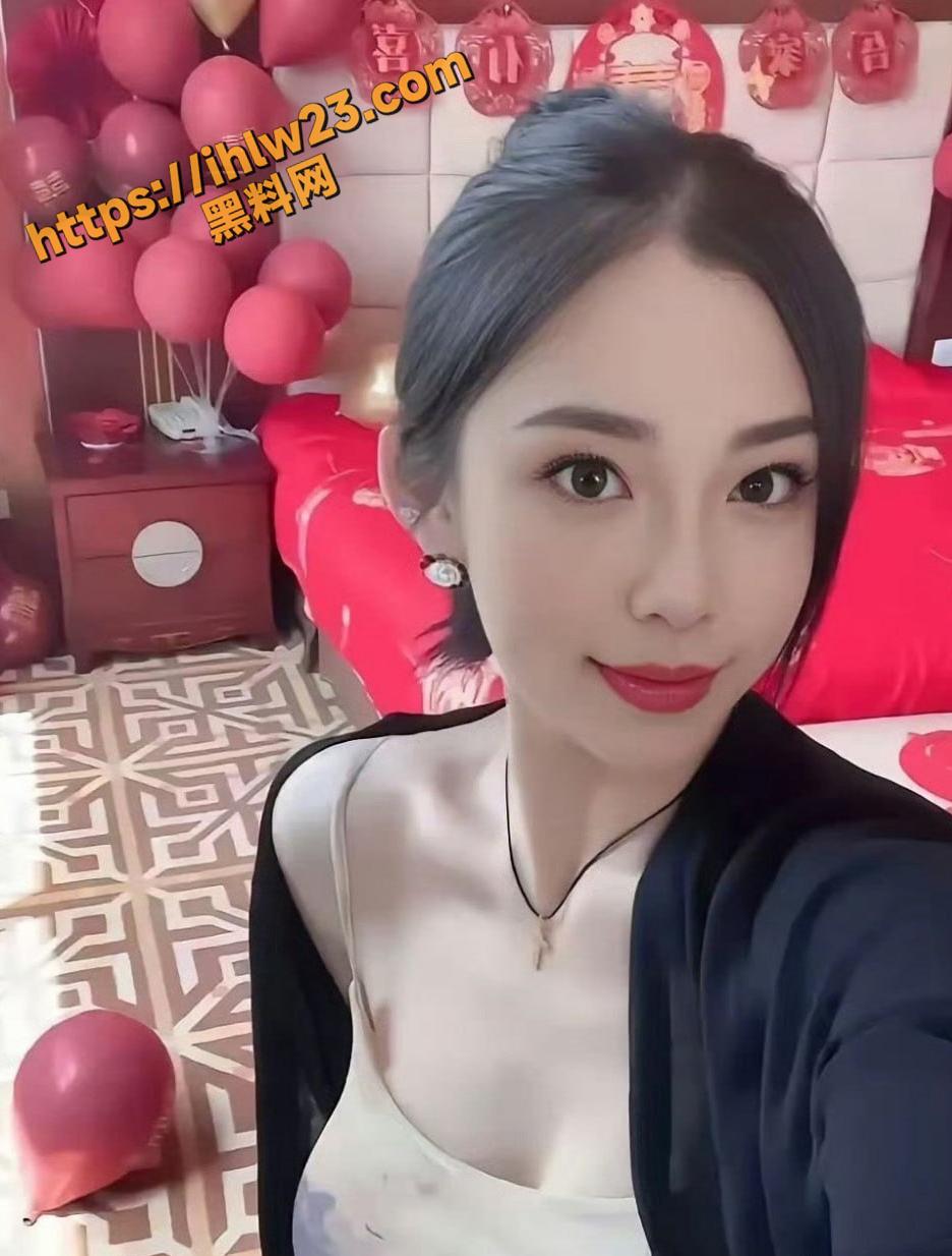 料友自述 我给发小当伴郎 在KTV我却把比新娘还美的伴娘强吻强上了 她竟然没有一点抗拒！