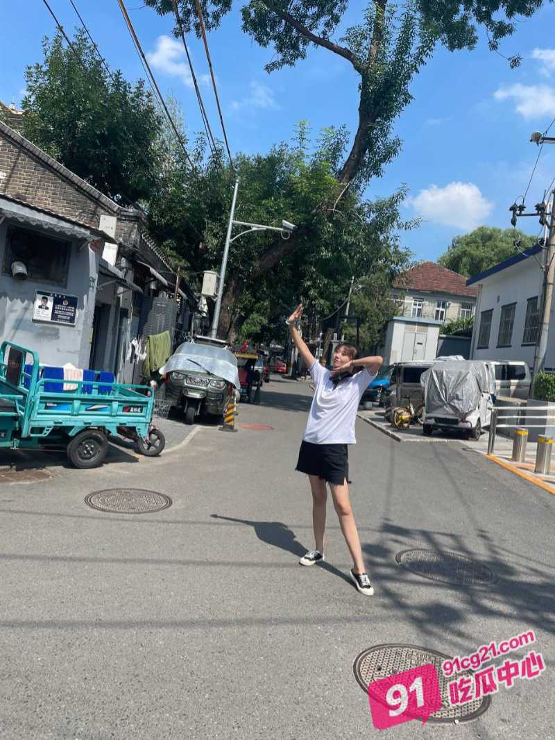 青春无敌美胸少女 抽插几下淫水就止不住的往外溢出 太爽了！ 配图3