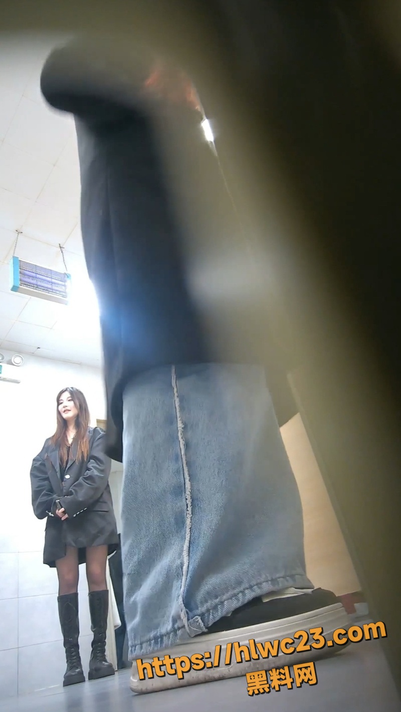 酒吧女厕全景偷拍 多位大长腿美女 粉嫩鲍鱼蹲坑尿尿全曝光