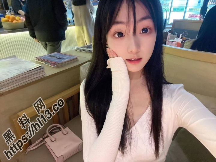 黑丝学妹在校人送外号 金主玩物 ！外表清纯长相娇美内心早已可以承受很多根鸡吧！