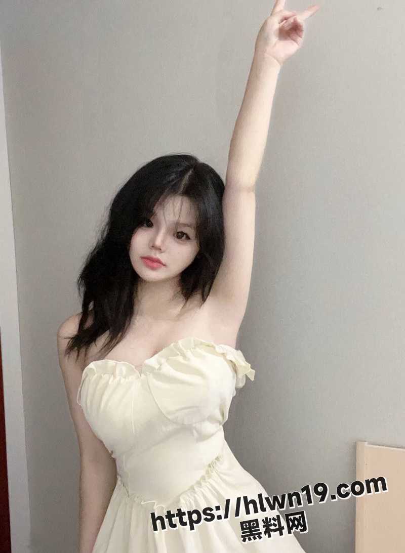 瓜友曝光甜美型清纯女友日常自拍 卫生间自慰刮毛展示身材 她男友可真性福！
