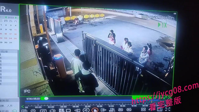 衡阳中专女老师当街怒掀摊位 与学生冲突现场曝光！