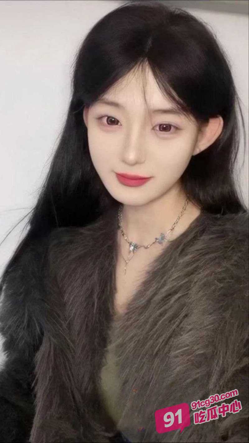 闺蜜迷奸事件！女子灌醉闺蜜交给男友玩弄 直接在昏迷中就给人家操啦！ 配图2