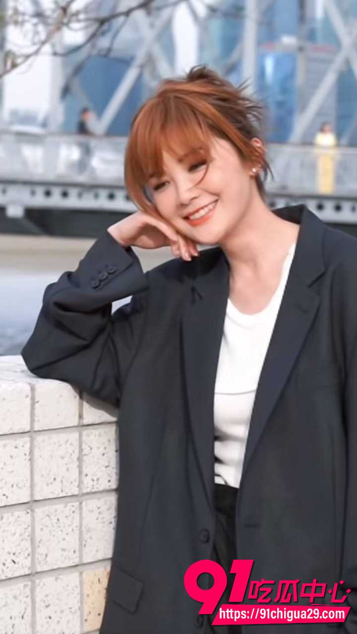 43岁阿Sa蔡卓妍闪婚小10岁健身教练林俊贤6