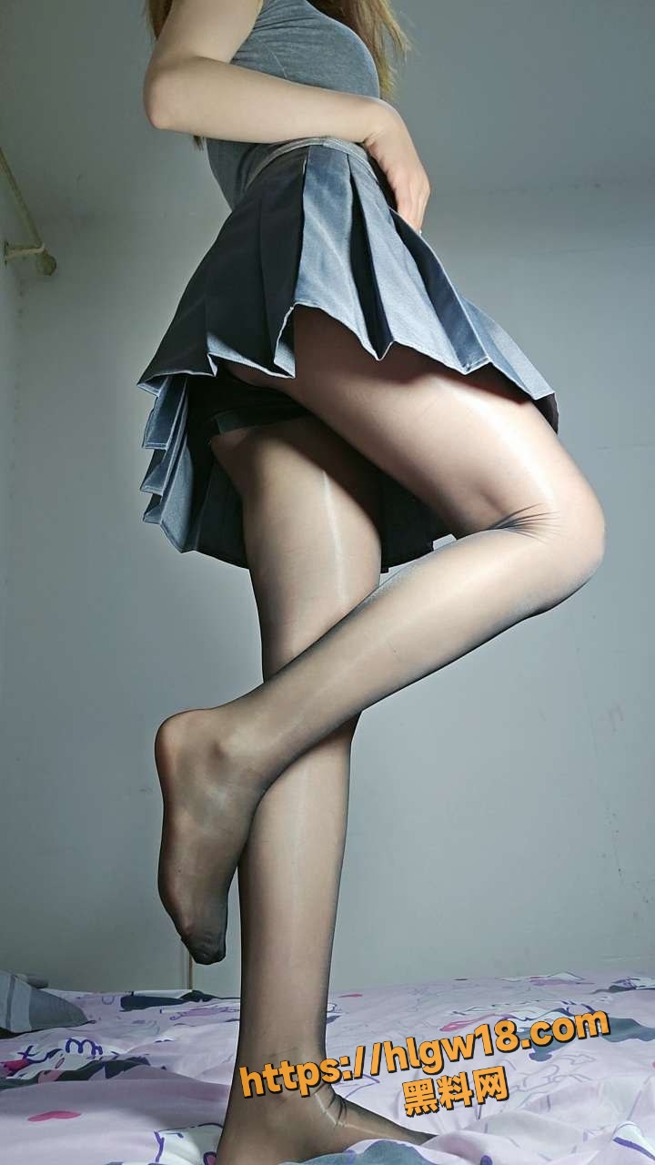 原创up主 妹妹姨妈期饥渴难耐 主动扑倒哥哥疯狂榨精 女上位后入狂肏内射高潮！