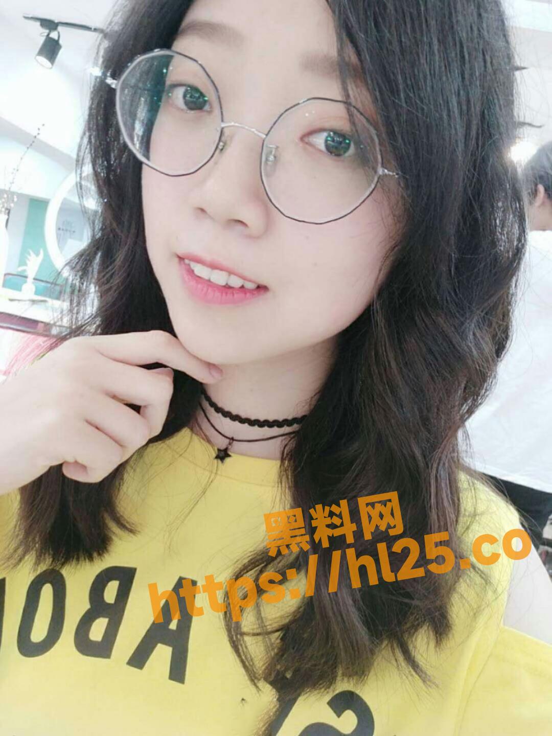 良家清纯小嫩妹穿上黑丝与人大肆约炮，肥嫩鲍鱼流出大量白浆！