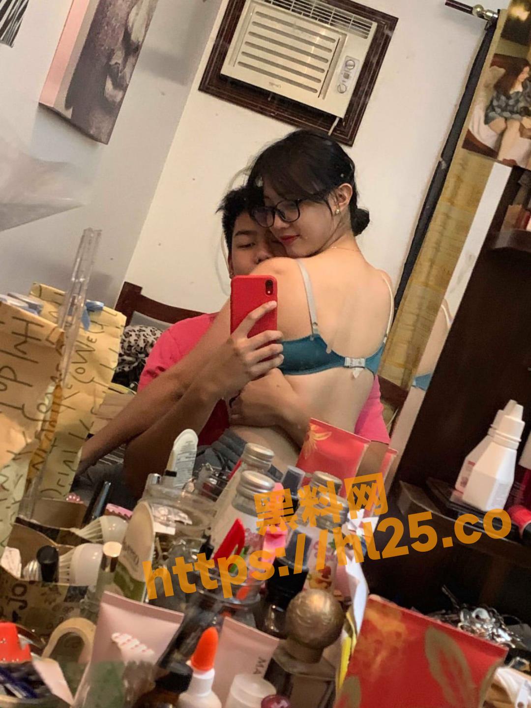 网盘泄密流出极品女主播 Julz 与男友性爱私拍！逆天巨乳被猥琐男友各种啪啪！