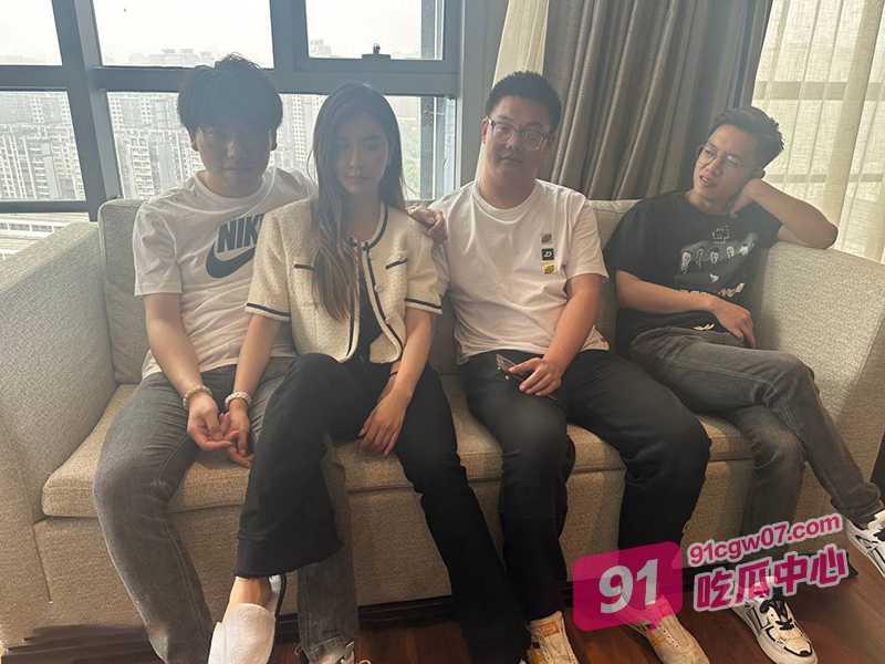 御姐气质网红模特 狗奴本性显露求操 大鸡巴前后夹击强势4p调教 母狗简直爽翻了~