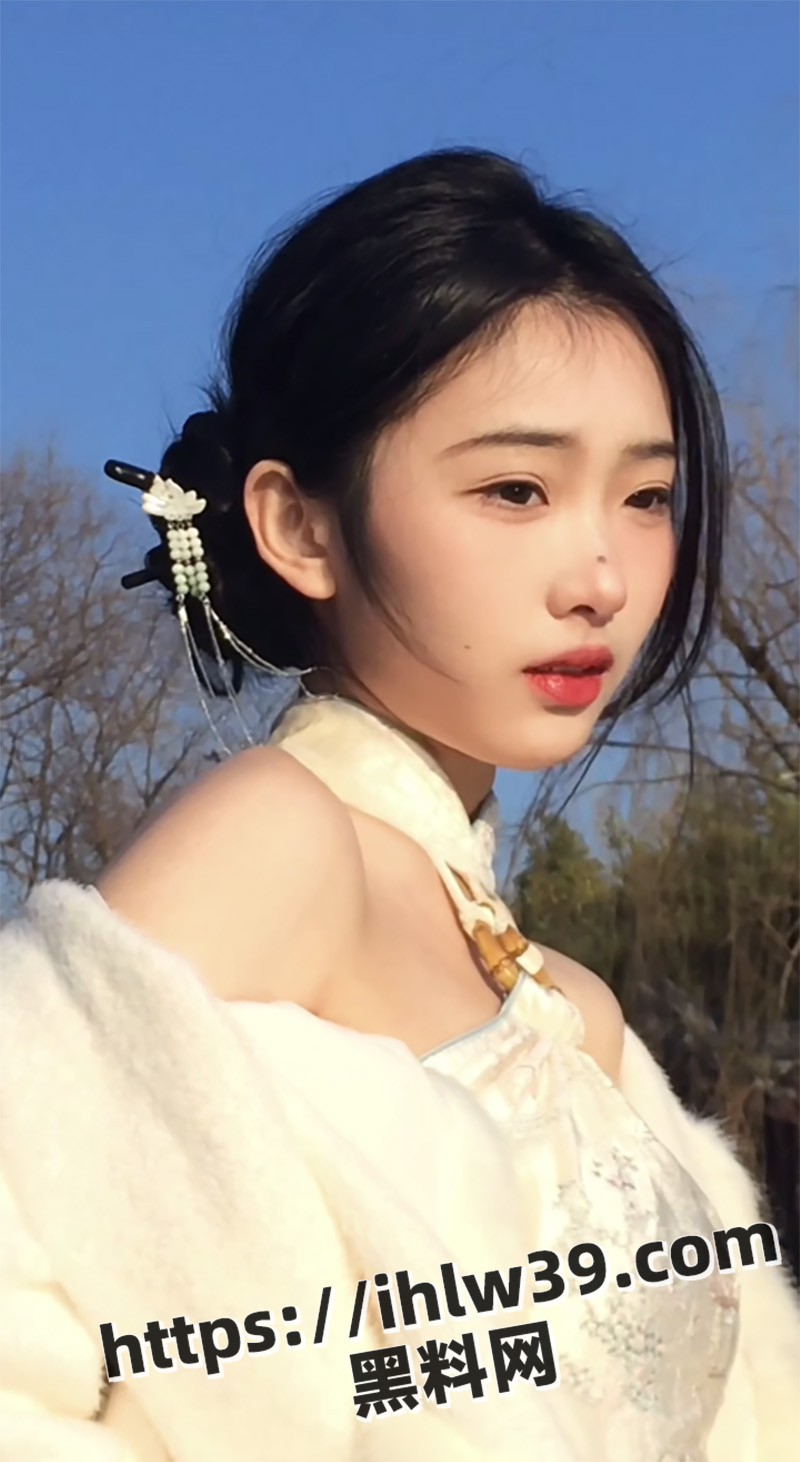 推特大神 一杆钢枪 拿下抖音最美国网红七贰陆 全程口爆及野战玩3P爆操！
