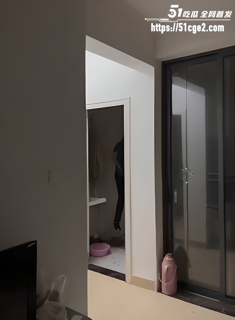 湛江男子欠网贷10多万出租屋上吊 2