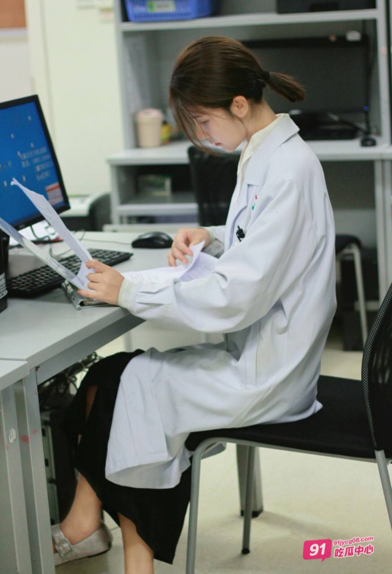 山东女子举报丈夫 医科大学副教授许铎 妻子生产时出轨女学生 配图16