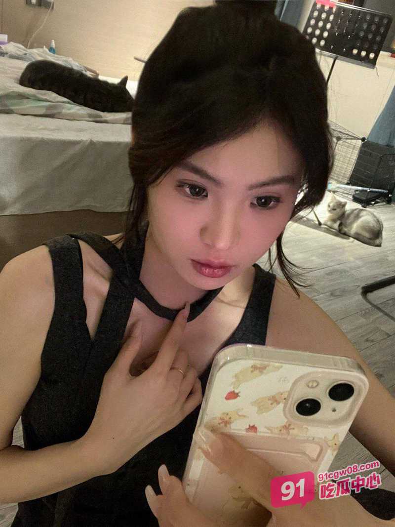 山东眼镜妹曾雨悦调教合集 表面清纯床上却骚的一批 吃鸡做爱的姿势被调教的十分到位~ 配图4