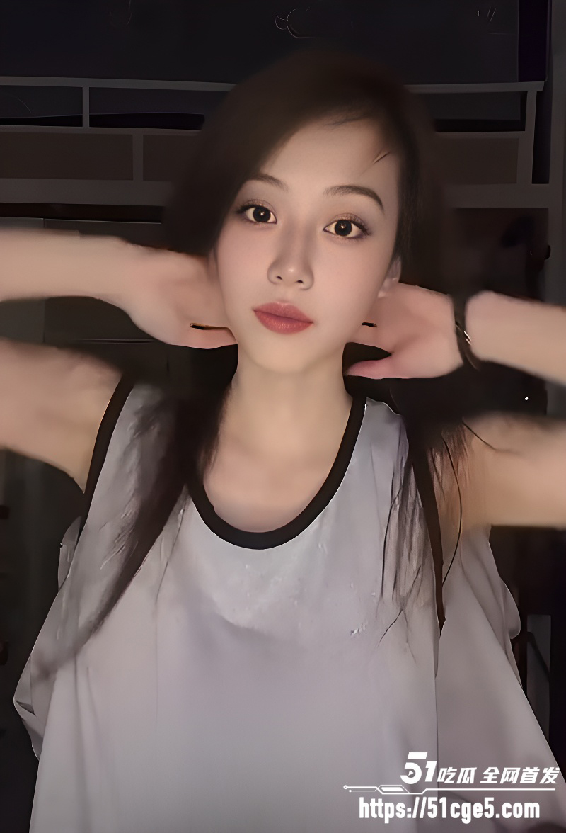 绝美网红主播真空走光合集 1