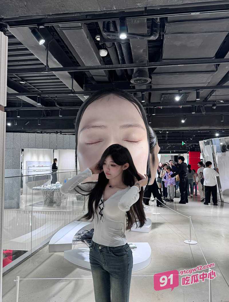 江苏清纯IK学妹李蕊杏 娇小身体各种姿势无套打桩猛怼 最后惨遭内射干的母狗骚叫不停~ 配图2