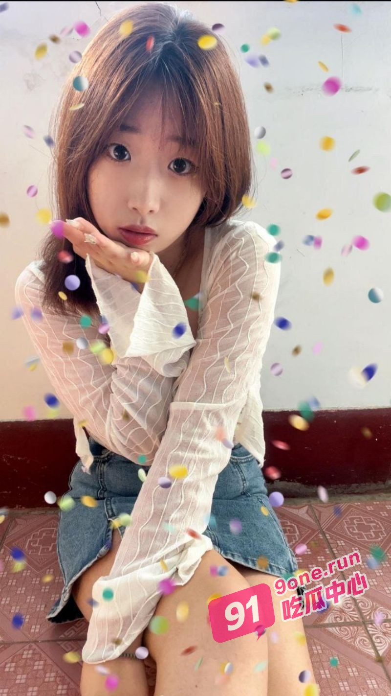 学生妹的超强性欲 一夜干5次战3郎 骚逼都操肿了!