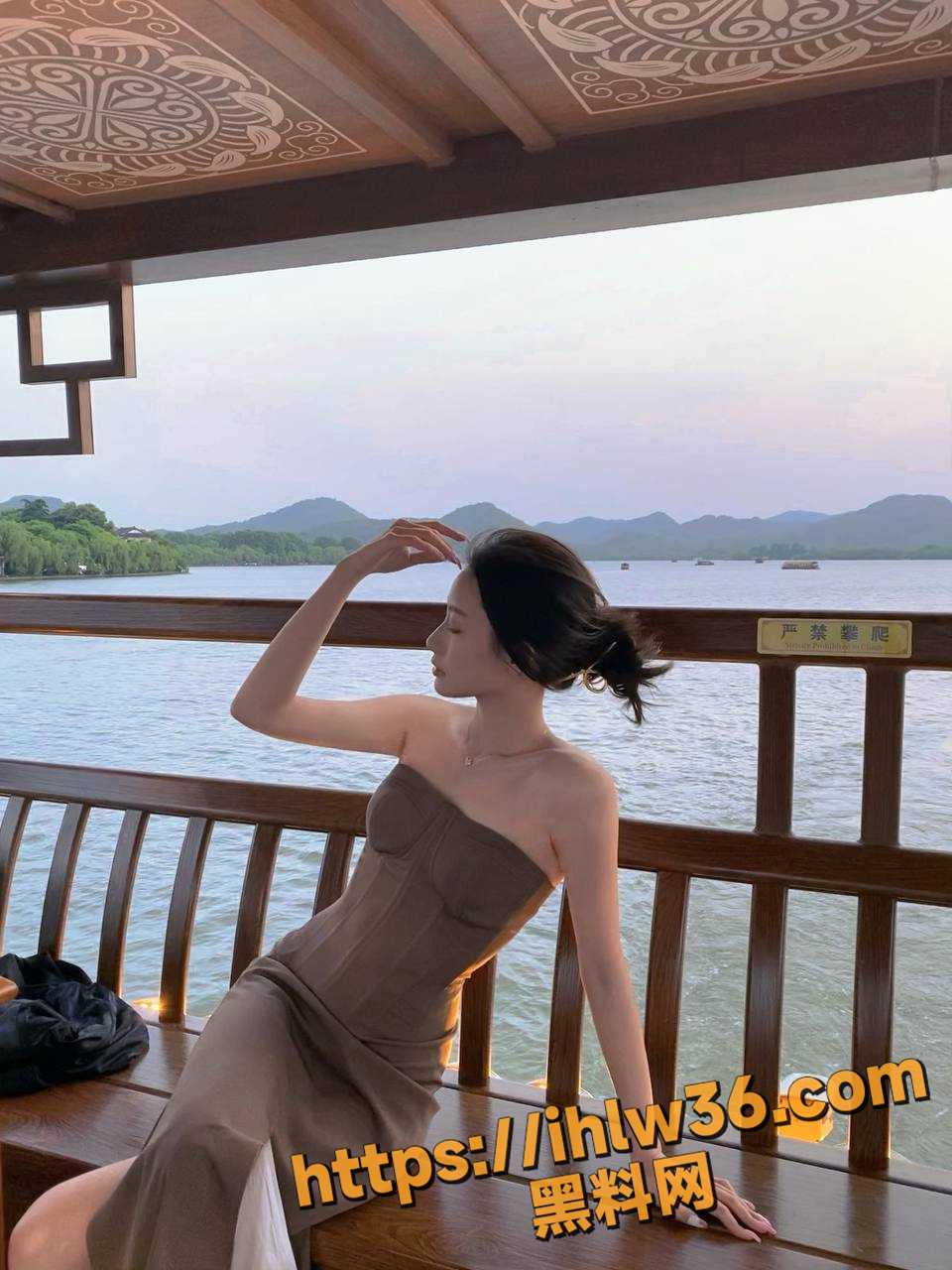 桂林新婚夫妻 丈夫维修手机被店员下载手机数据曝光！护士制服妹深情吃鸡 被后入爆操内射 叫声可射！