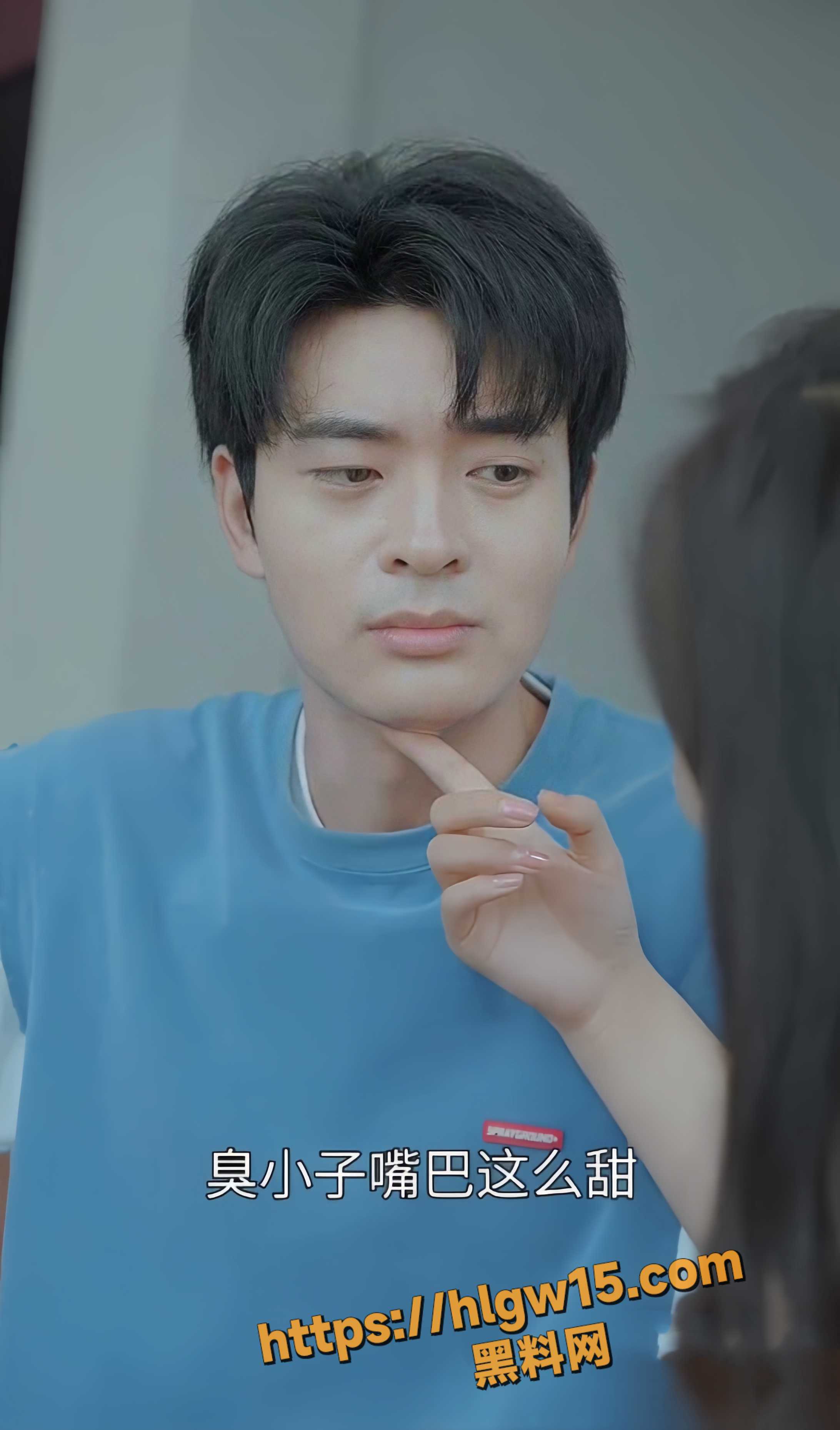 擦边短剧 我和阿姨的秘密 李飞与阿姨及其妹妹的家庭禁忌关系 剧情揭露人性深处的隐秘与疯狂！