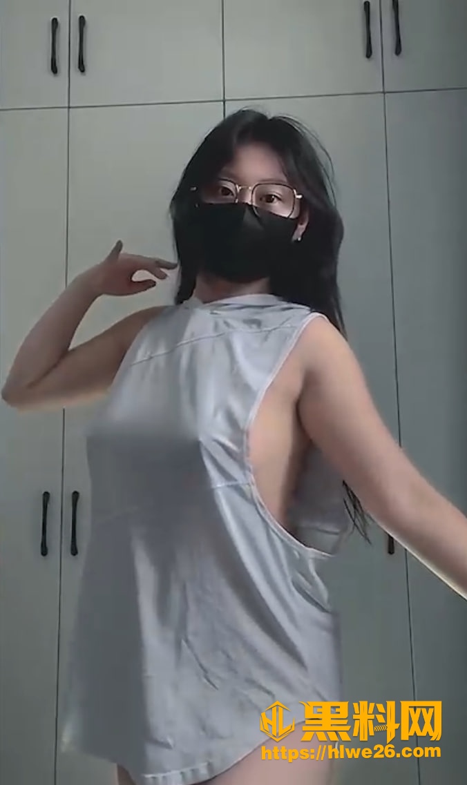推特极品福利姬 无刺榴莲 抖音风全裸变装秀 健康丰满身材 谁能忍住不多看两眼