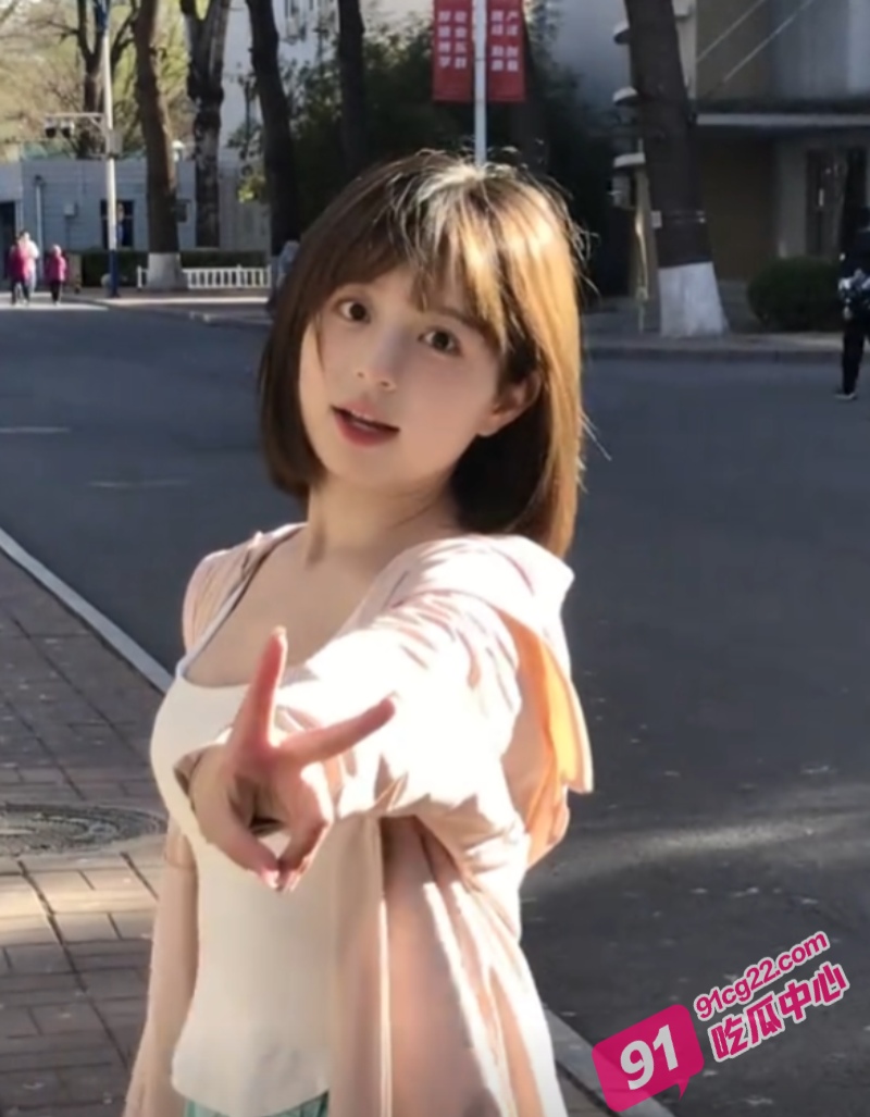 纯情萝莉夏希醬 被大叔拷起来操 表情很难受又享受！ 配图2