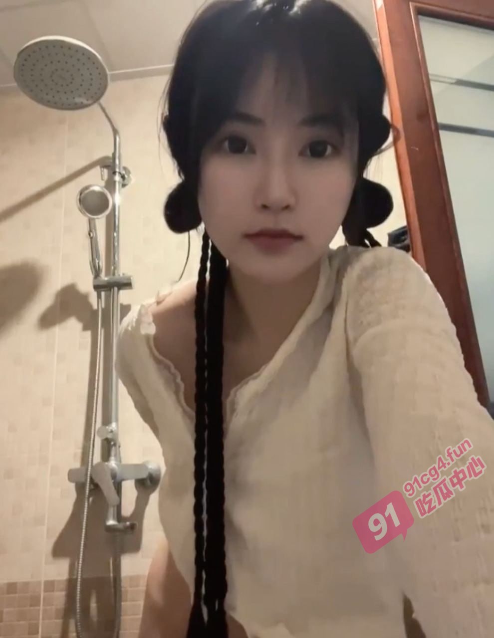 调教天津网恋女友美女李韵婷 脱光自拍 洗澡时也全程录像 扣穴淫叫 配上她的颜值 真是令人享受~