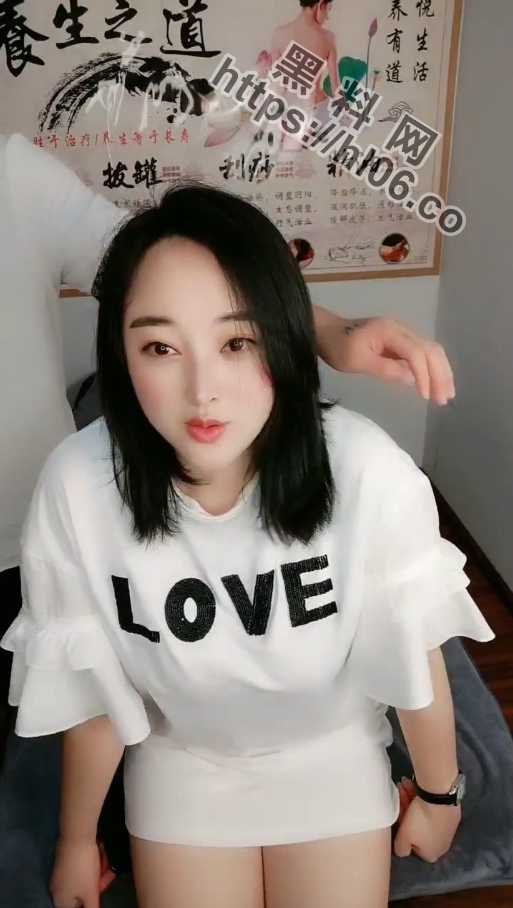巨乳少妇按摩店被按到阴蒂发热 主动勾引男技师啪啪 饥渴如狼70分钟完整版