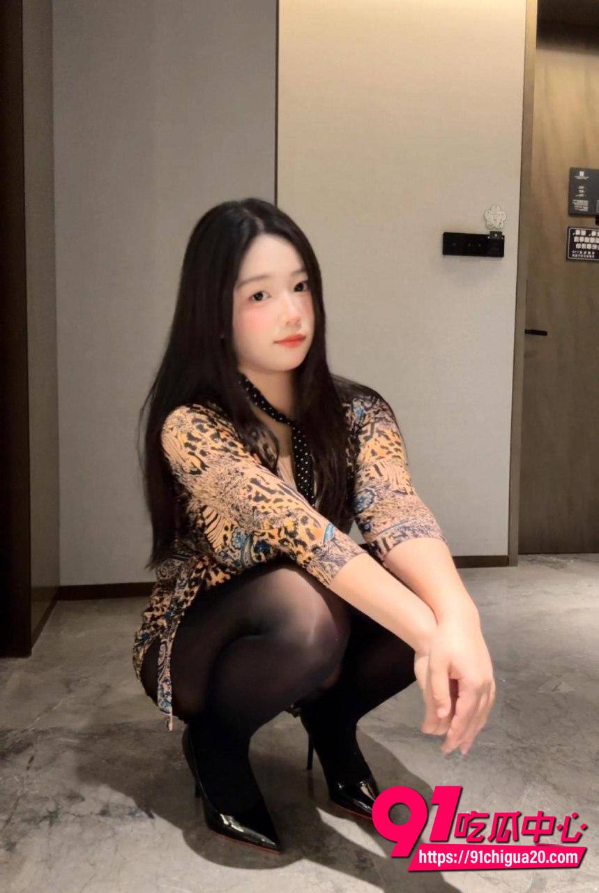 抖音网红可爱多多杨私拍福利流出 巨乳萝莉性感黑丝镜前展现极致诱惑