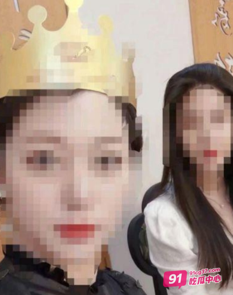 海角大神我的妈妈是脚模 妈妈夜不归宿我和小姨激情一整夜~ 配图6
