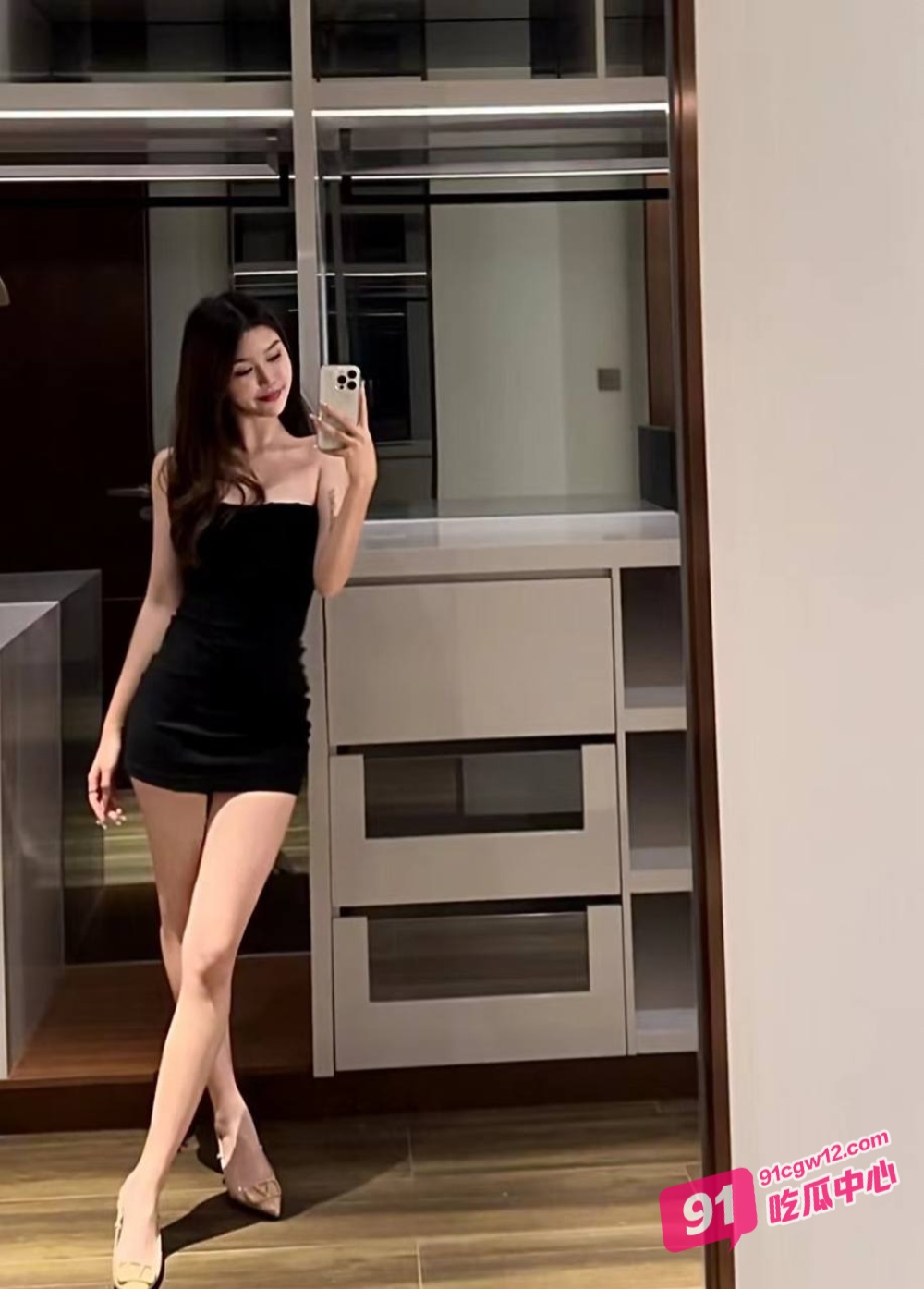 探花大神约炮身材高挑黑丝长腿贫乳美女 这简直就是专为做爱而生的身体！ 配图2