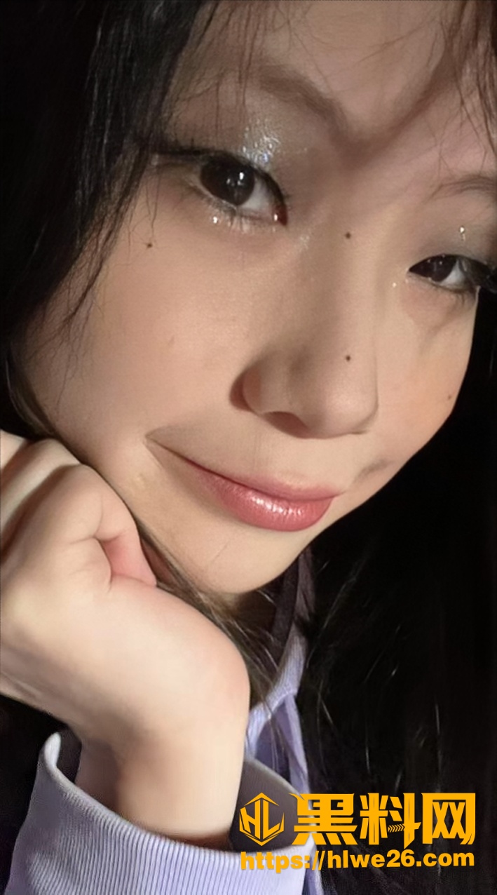 清纯女大学生 出租屋内JK黑丝自拍 粉嫩一线天被无套抽插