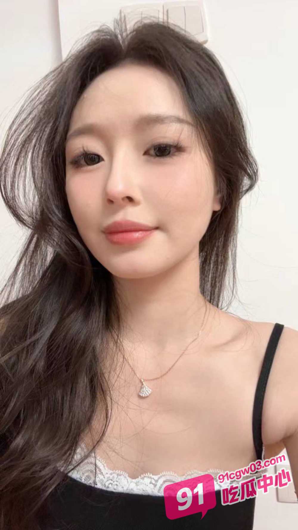 工地壮男约操外围辣妹！黑丝美女被多年没操过女人的男人爆操偷拍！ 配图