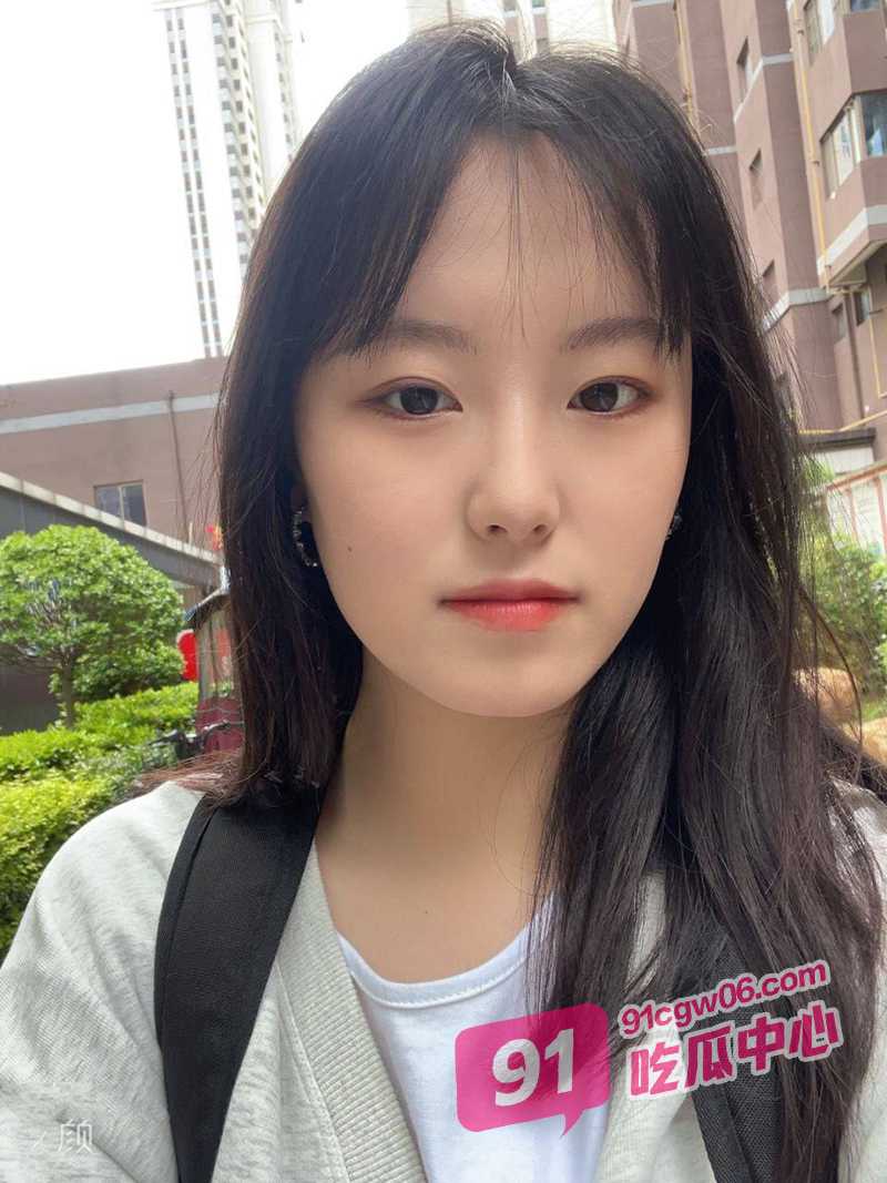 湖南良家人妻柳雪晴真实调教 小嘴被当作精液榨精器 肥臀上下打桩很有节奏感!