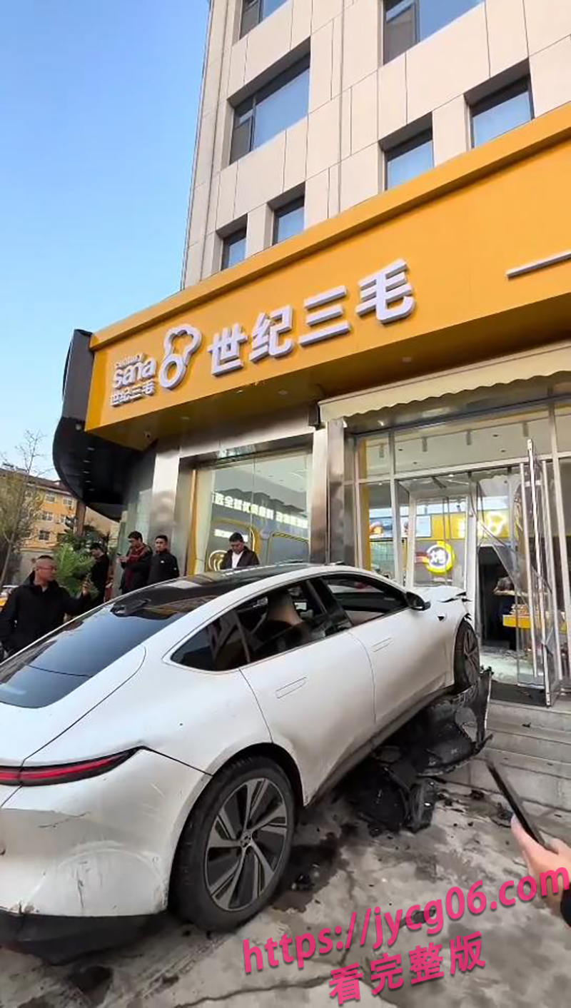山西蔚来车主酒驾连撞6车！现场混乱幸无人伤亡！ 配图6