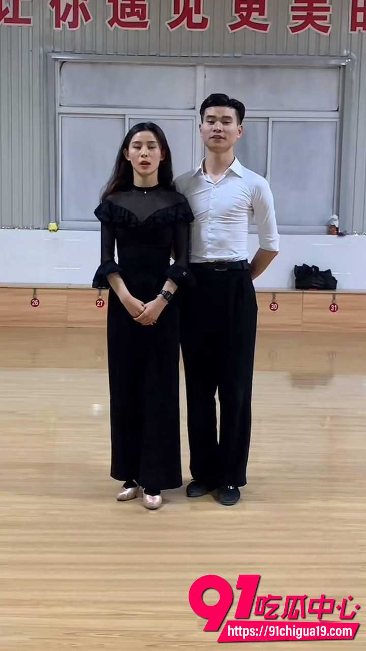 新婚少妇孙淼迷晕老公后跟债主当面开干2 新婚少妇孙淼迷晕老公后跟债主当面开干2