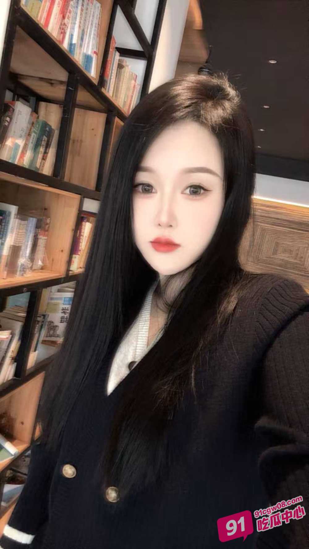 “老公你看我对你多好”把闺蜜灌醉给老公当鸡巴套子 用喉咙撸管是这样的体验啊！ 配图