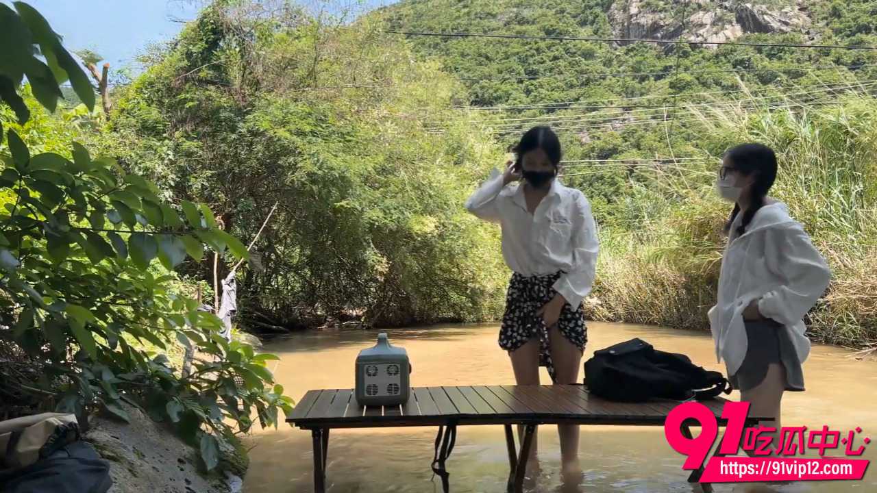 户外露出博主cikaimoon与LiWaynix 双女全裸野外休闲露营全记录