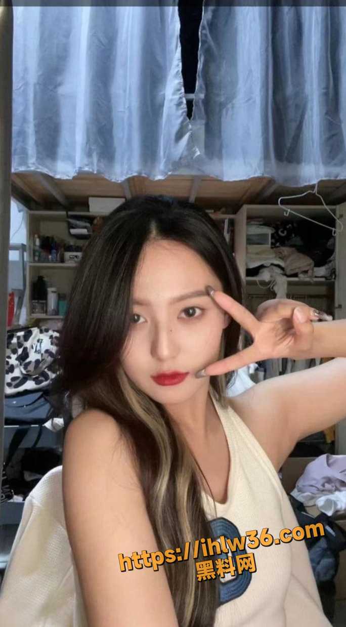 身材好颜值高的广州钢琴老师展示她的独门绝活 在床上也能吹拉弹唱 音乐老师不爱钢琴爱鸡巴！
