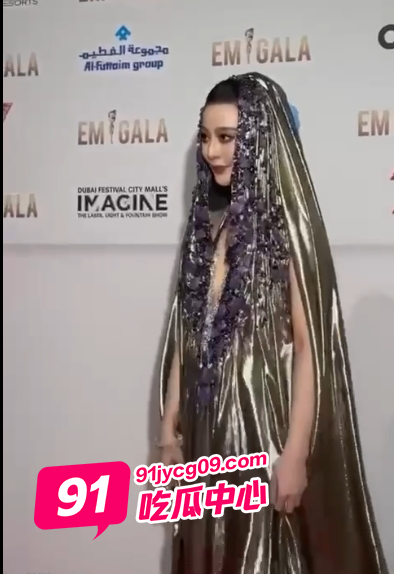 销声匿迹许久的范爷在迪拜办成埃及艳后现身 速来吃瓜~
