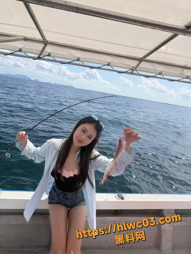 昆明黑皮美女炮友 王悦 人前乖乖女邻家清纯 背后疯狂骑乘猛摇浪叫