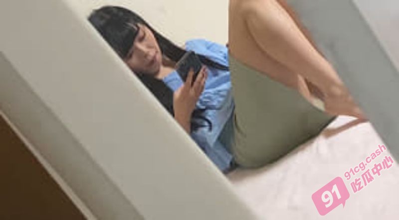 出租屋房里小情侣完美性爱过程  真实又刺激 大屌急不可耐侧入爆草！