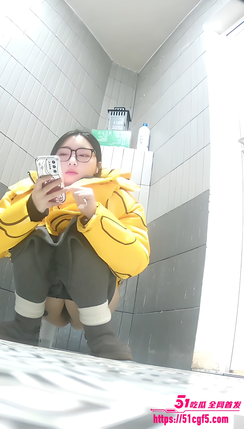 商场女厕全景偷拍1