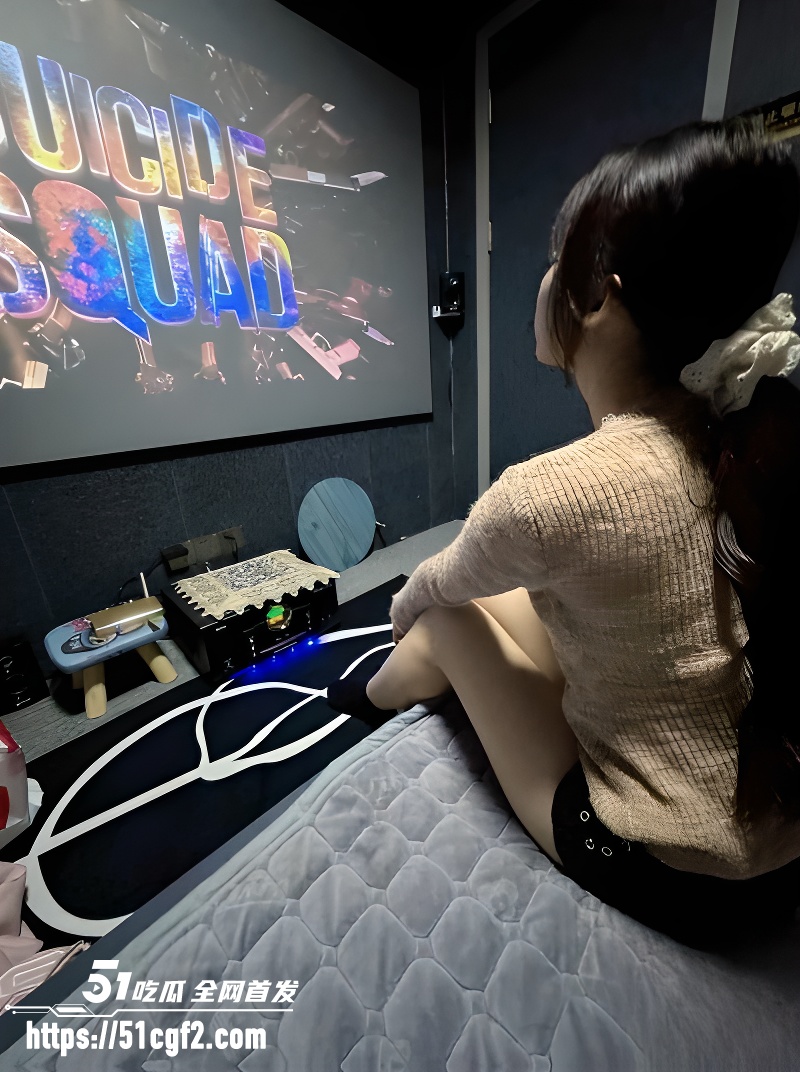 萝莉小表妹私人影院对表妹闺蜜下手02 萝莉小表妹私人影院对表妹闺蜜下手02