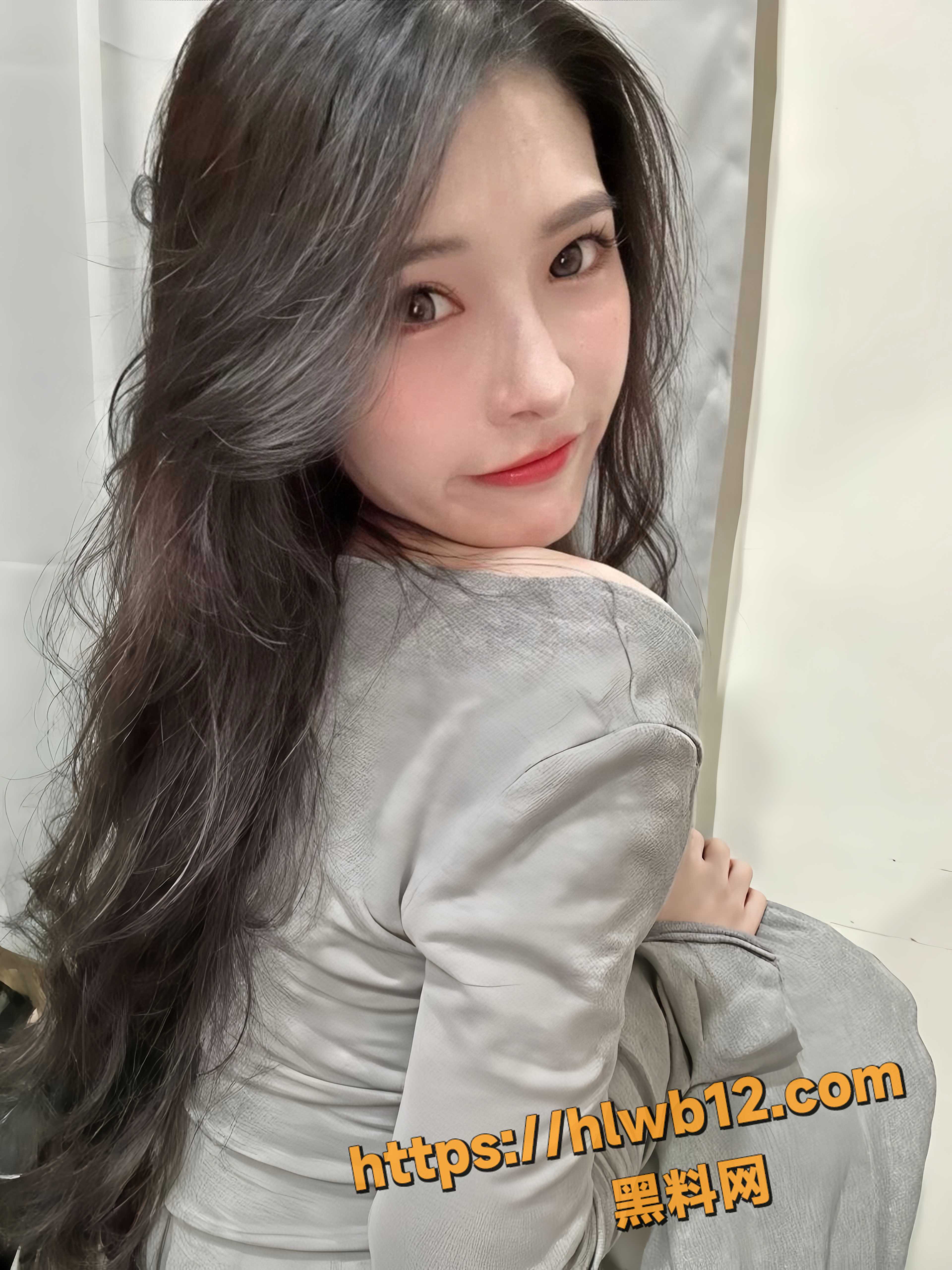 推特豪乳台妹 FiFibb520 付费私拍流出 丁字裤跪床抖奶撅臀 诱惑至极！