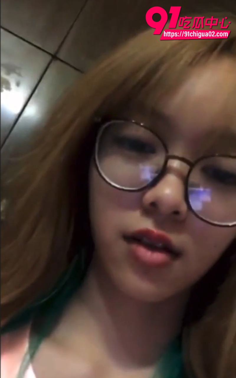 姐弟乱伦好弟弟快点硬起来给姐姐舔4 姐弟乱伦好弟弟快点硬起来给姐姐舔4
