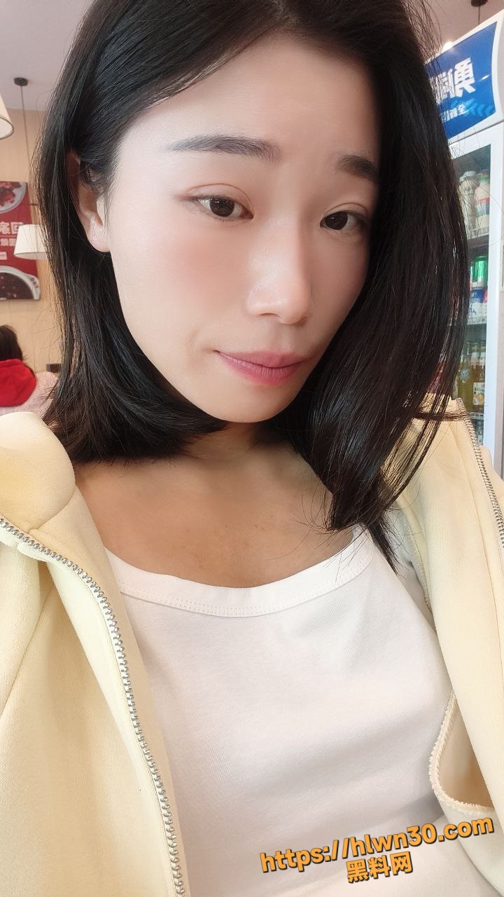 高颜值反差美少妇户外露出 在花园亭子里用震动棒自慰 一直喊逼痒 想要操逼 骚话超多！