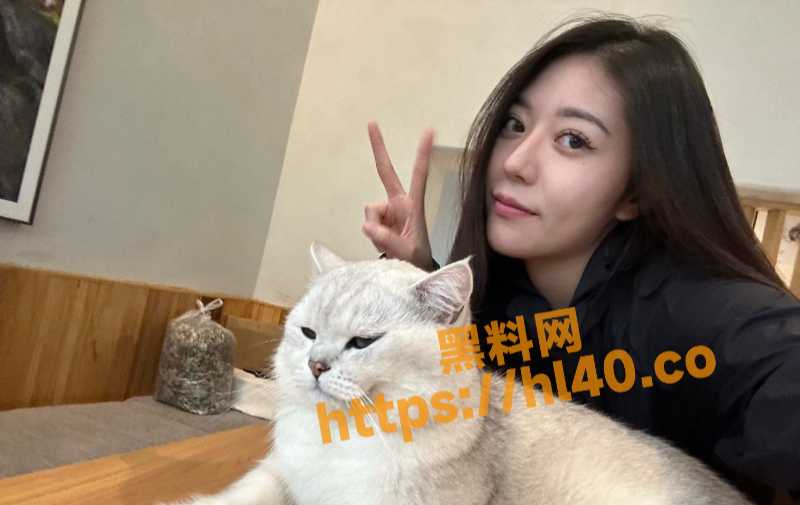 陌陌上认识到新疆乌鲁木齐的淫荡母狗 刘倩 在此刻性爱的齿轮开始转动 高超身姿在镜头前妖娆展现魅力！