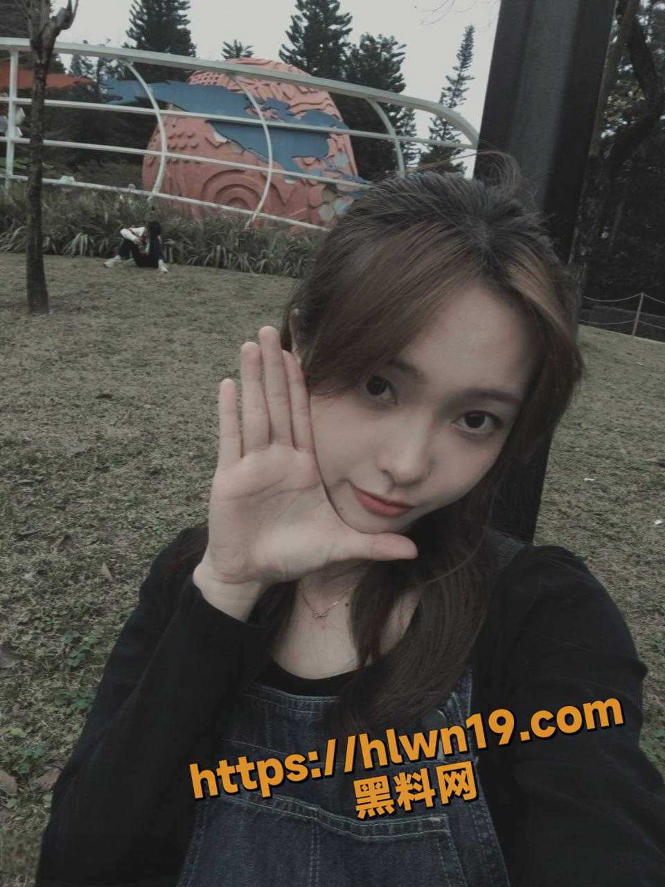 学姐丝袜的诱惑 男友尽情享乐 甜酷大三学姐每晚身穿黑丝躺在床 闭眼享受二人双修过程的视频被偷怕！