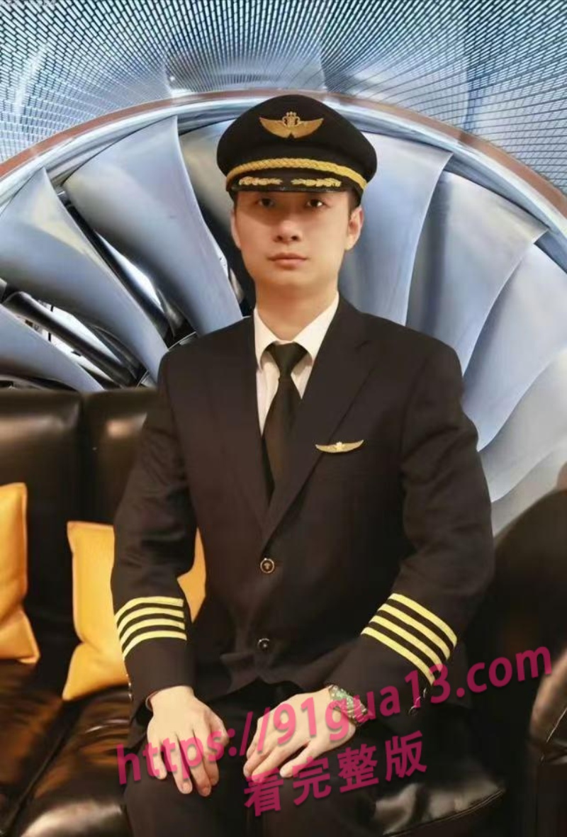 南航机长李煜众捅伤4人后跳楼 考核风波引热议 妻子发声遭限流 配图31