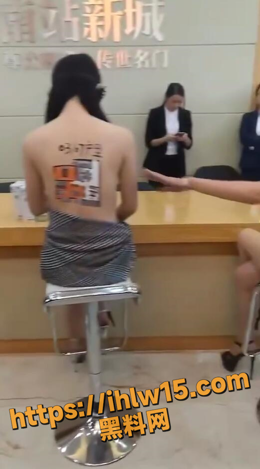 广西南宁南站新城肉体楼牌图 究竟是看现房还是乳房 真是营销无底线！