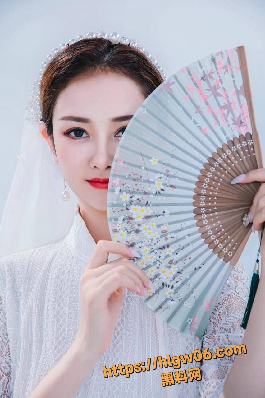 辽宁沈阳芒果不动产员工 沈佳润 婚纱反差福利视频流出 已婚少妇嫌老公不给力 一对二狂欢尺度炸裂