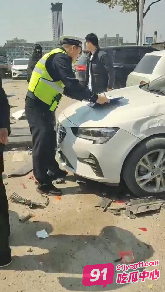 浙江温州电车车祸现场！疑似ai智能驾驶酿成事故！ 配图2
